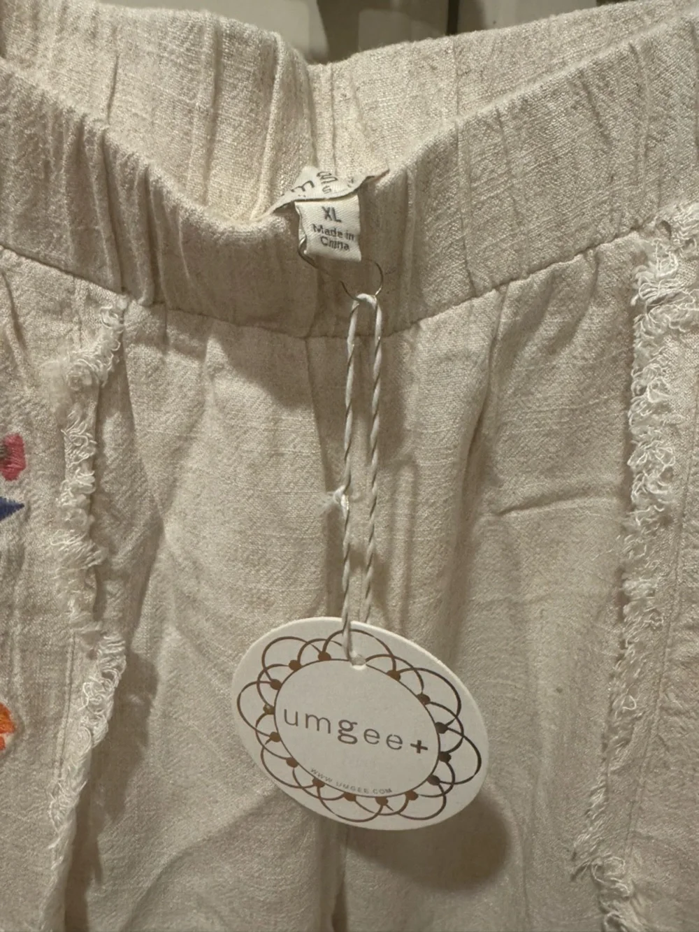 Umgee Cream Wide-Leg Pants with Embroidered Floral Pockets - Picture 2 of 3